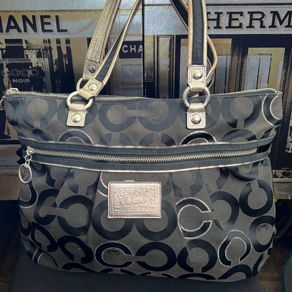 Coach Poppy - Picture 14 of 15